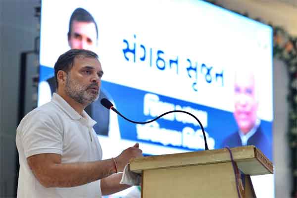 राहुल गांधी गुजरात के वड़ोदरा पहुंचे, कांग्रेस के प्रशिक्षण शिविर में शामिल हुए