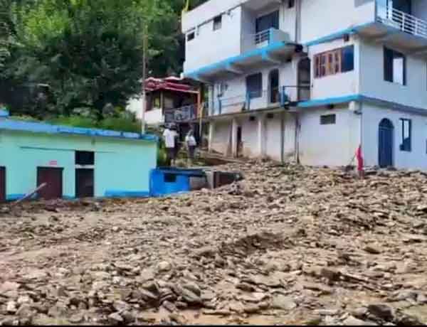 केदारघाटी में बादल फटने से भारी तबाही, कई घर और वाहन मलबे में दबे, रेसक्यू ऑपरेशन जारी