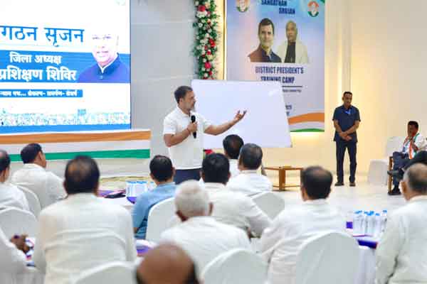 राहुल गांधी ने कहा, गुजरात में भाजपा को हराना जरूरी,मुस्लिम नेताओं का आग्रह, संसद में बुलडोजर कार्रवाई,  मॉब लिंचिंग का मुद्दा उठायें