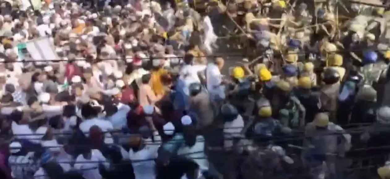 यूपी के बरेली में जुमे की नमाज के बाद हिंसा, पथराव, लाठीचार्ज