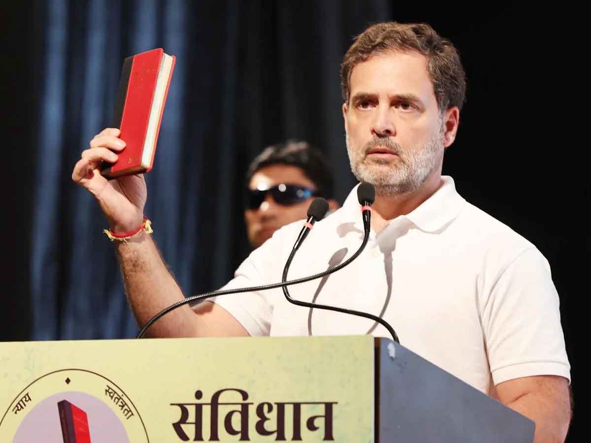 होसबाले के बयान पर राहुल गांधी का पलटवार, आरएसएस-भाजपा को संविधान नहीं, मनुस्मृति चाहिए