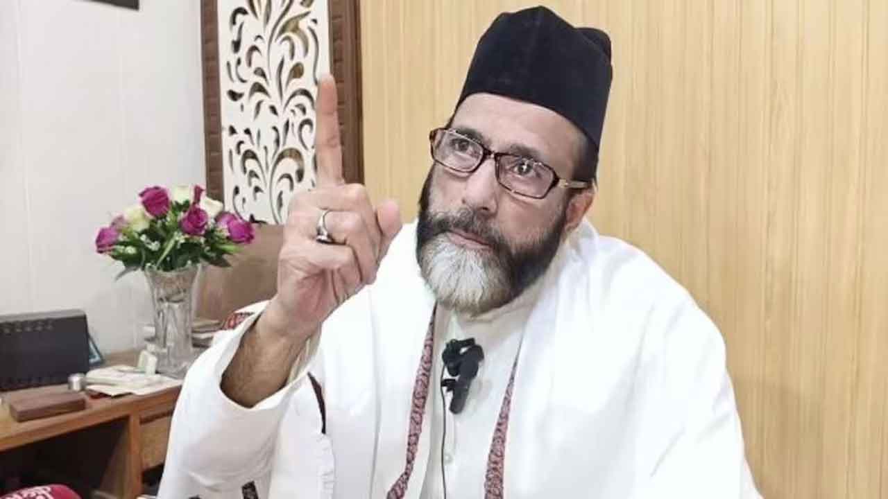 बरेली हिंसा का आरोपी तौकीर रजा हिरासत में, योगी  ने कहा, मौलाना भूल गया था कि राज्य में सत्ता किसकी है