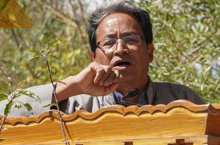 कांग्रेस ने सोनम वांगचुक की गिरफ्तारी की निंदा की,  डीजीपी ने कहा, पाकिस्तानी कनेक्शन  को  लेकर जांच जारी