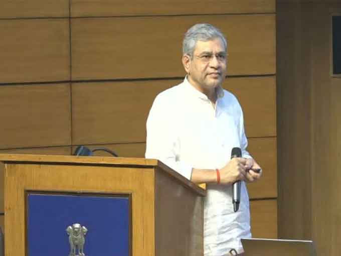 देश में लागू होगा 8th Pay Commission, मोदी सरकार ने लगाई मुहर, रंजना देसाई होंगी आयोग की अध्यक्ष