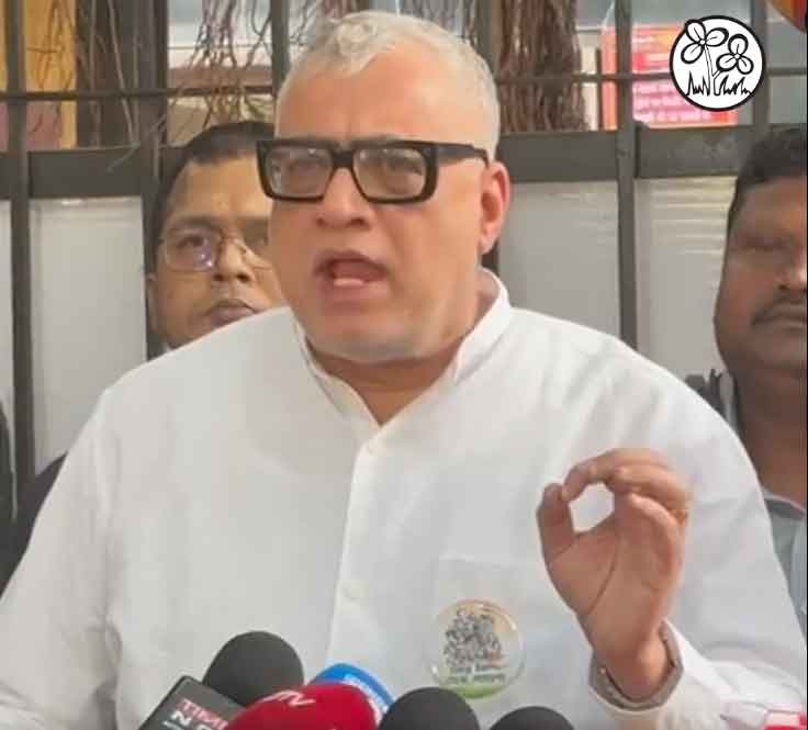 टीएमसी  सासंदों का प्रतिनिधिमंडल CEC से मिला, डेरेक ओ ब्रॉयन ने कहा,  चुनाव आयोग के हाथ खून से रंगे हैं