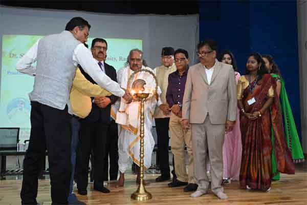 डीएसपीएमयू में व्यावहारिक वेदांत पर अंतरराष्ट्रीय सम्मेलन, शीघ्र स्थापित होगा भारतीय ज्ञान प्रणाली केंद्र