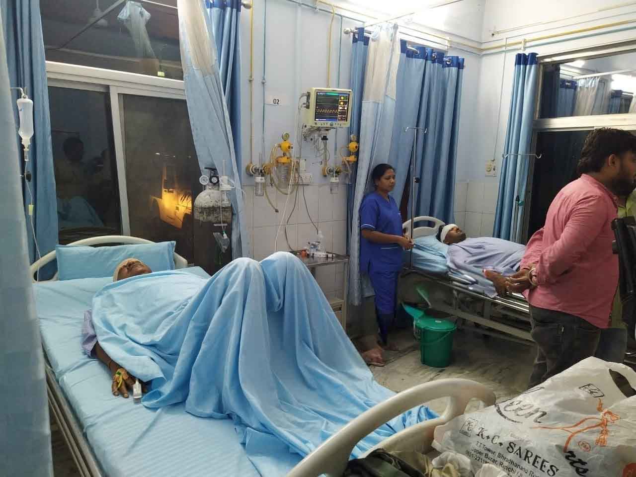 नामकुम थाना की गाड़ी को अवैध बालू लदे ट्रक ने मारी टक्कर, थाना प्रभारी और बॉडीगार्ड घायल