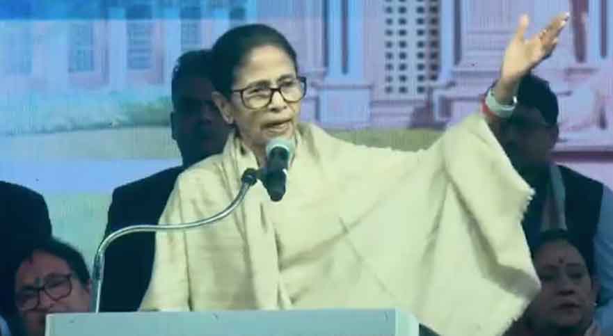 ममता बनर्जी ने  कहा, वह धर्मनिरपेक्ष है,  दुर्गा आंगन की आधारशिला रखी,  सिलीगुड़ी में महाकाल मंदिर बनेगा