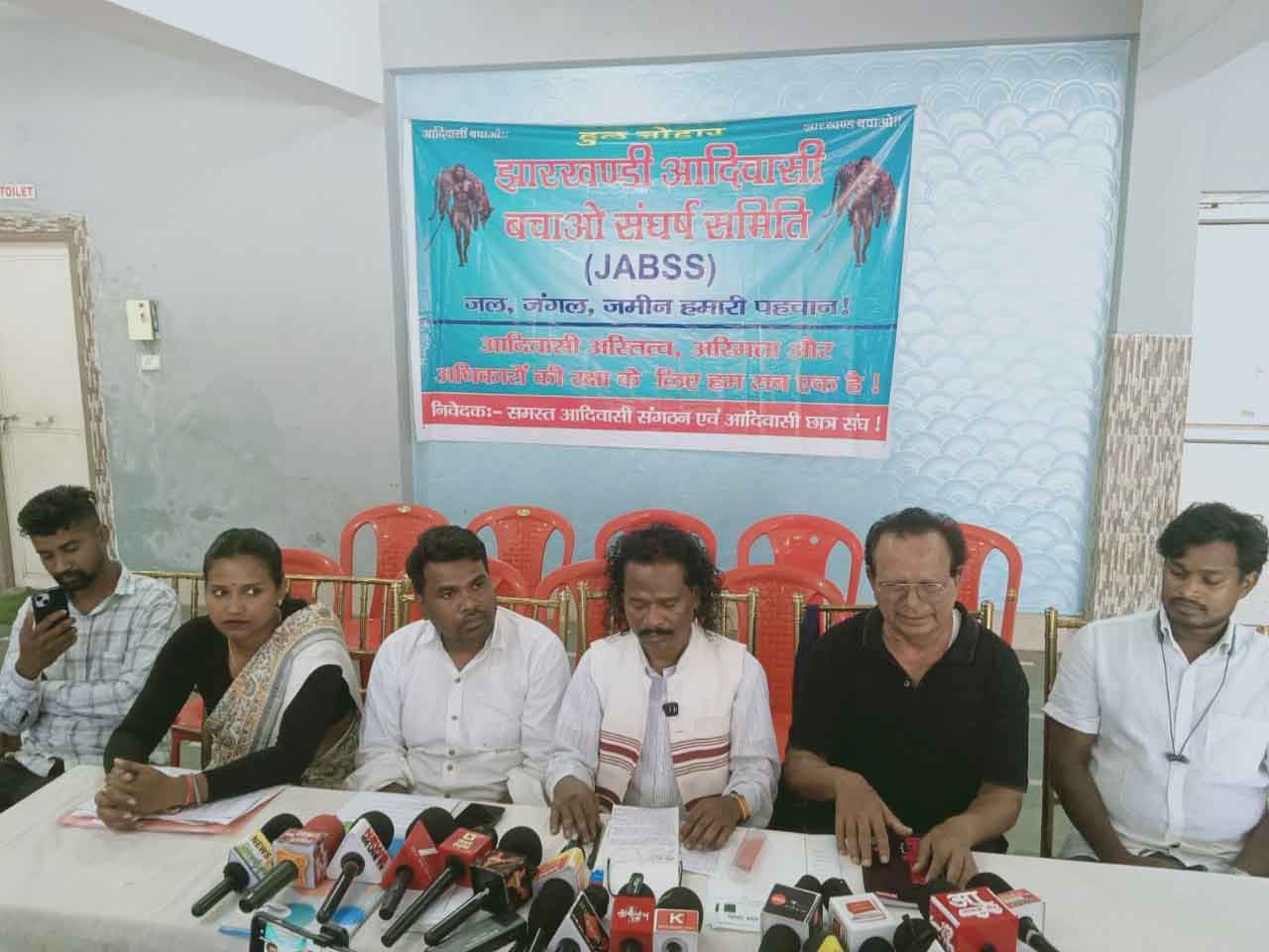 खेती के लिए अंग्रेजों ने बुलाये थे कुडमी, अब आदिवासी बनने की कर रहे हैं साजिश : आदिवासी छात्र संघ