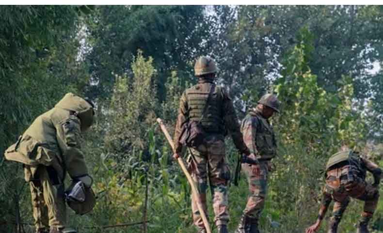 जम्मू-कश्मीर  : कुलगाम के अखल जंगल में दो आतंकवादियों के मारे जाने की खबर