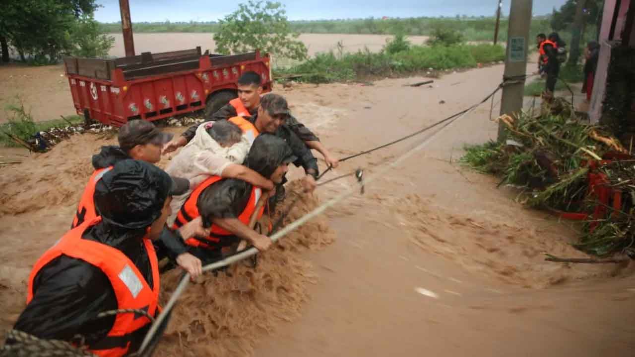 हिमाचल प्रदेश, उत्तराखंड, जम्मू-कश्मीर में मूसलाधार बारिश, पंजाब में बारिश और बाढ़ से त्राहिमाम