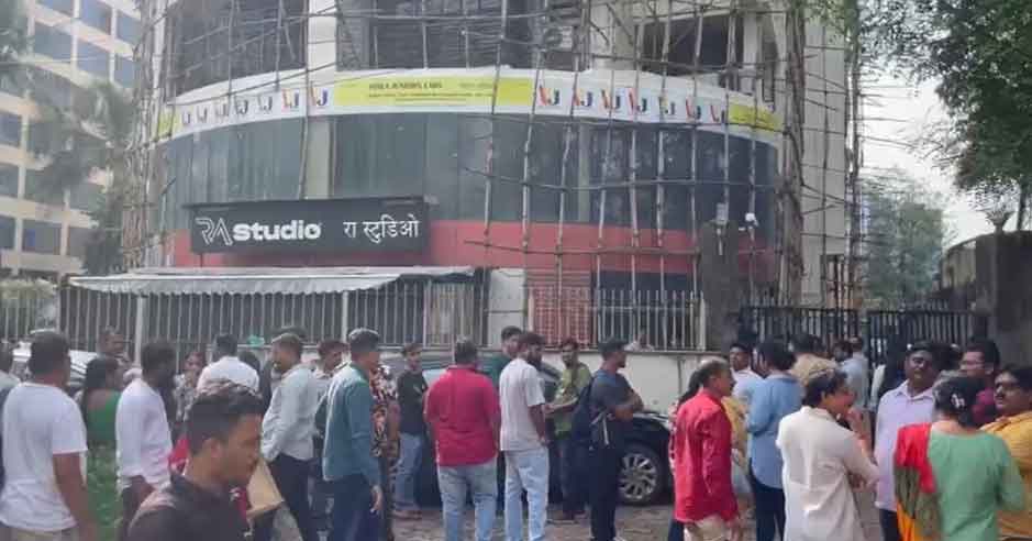 मुंबई के एक स्टूडियो में 15 -20 बच्चे  बंधक बनाये गये,  पुलिस की गोली  से अपहर्ता की  मौत, बच्चे  सुरक्षित