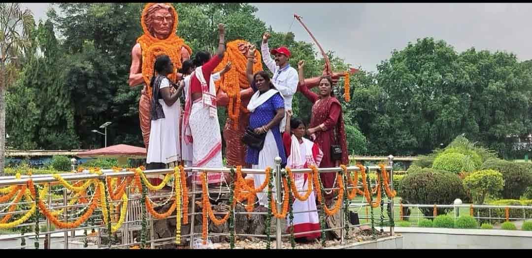 आदिवासी संगठनों ने स्वतंत्रता सेनानी सिदो-कान्हू  के संघर्षो को याद किया, श्रद्धांजलि दी