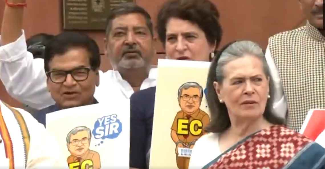 बिहार SIR के खिलाफ INDIA अलायंस के सांसदों का प्रदर्शन आज भी जारी रहा