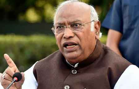 मल्लिकार्जुन  खड़गे ने कहा, 2025 में भी  लूट, भ्रष्टाचार और कुशासन आम जनता पर हावी रहे, मोदी सरकार को घेरा