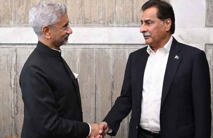 ढाका में एस जयशंकर की मुलाकात पाकिस्तानी संसद के  स्पीकर सरदार  सादिक से हुई, मोहम्मद यूनुस ने एक्स पर बताया