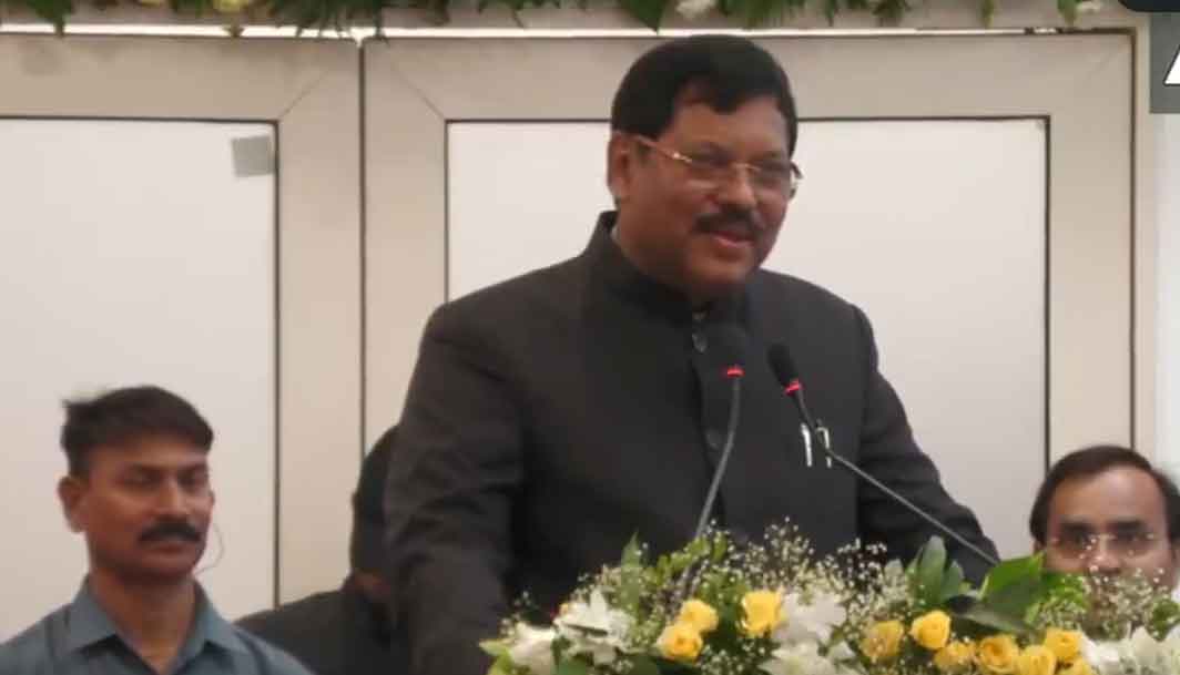 सीजेआई  बीआर गवई  की नजरों में  उत्तर प्रदेश  के  CM योगी आदित्यनाथ पावरफुल हैं