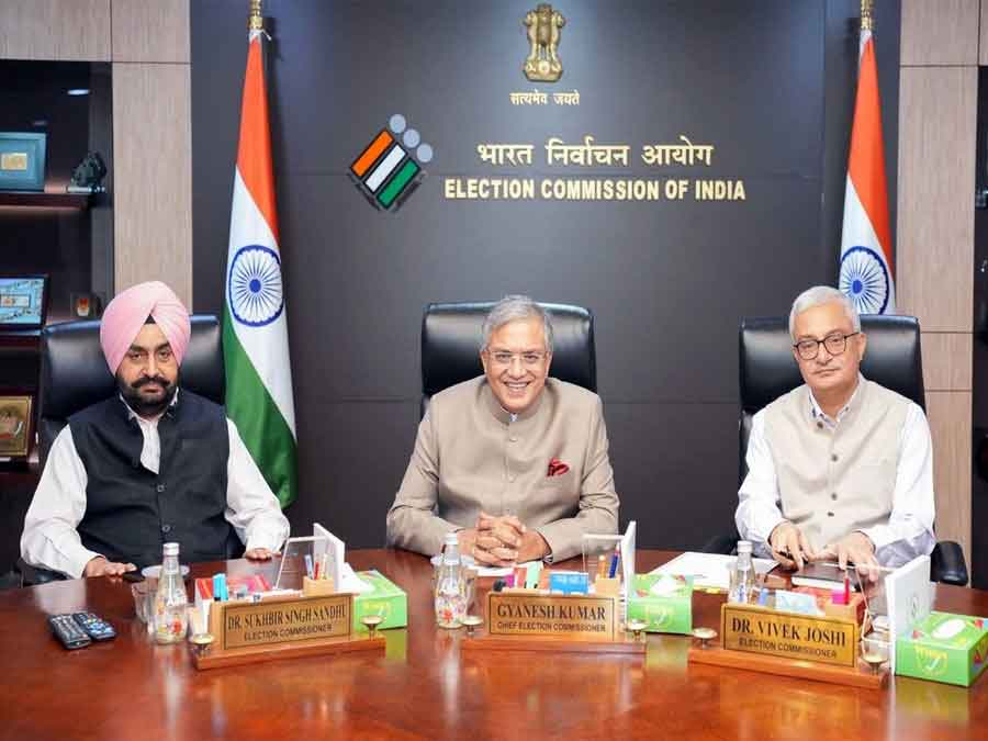 मुख्य निर्वाचन आयुक्त ज्ञानेश कुमार ने केंद्रीय पर्यवेक्षकों की बैठक की, बिहार विधानसभा चुनाव की ब्रीफिंग की