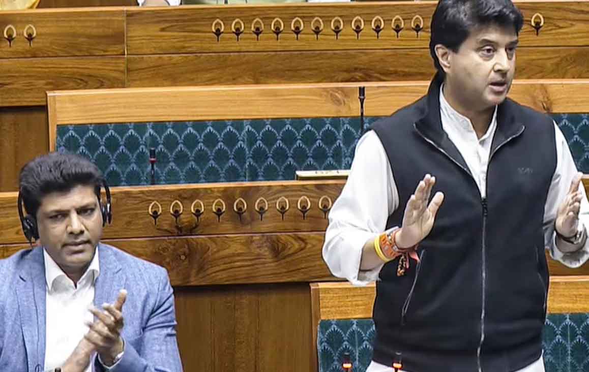 ज्योतिरादित्य सिंधिया ने  संसद में कहा, संचार साथी ऐप का इस्तेमाल जासूसी के लिए नहीं किया जा सकता