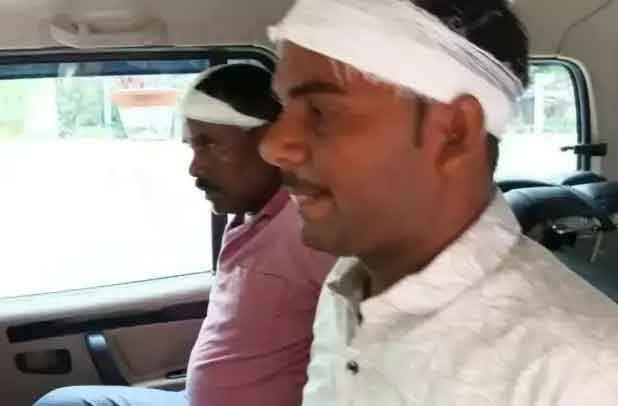 जमीन विवाद  :  ग्रामीणों और पुलिस में झड़प, दो पुलिसकर्मी घायल, ग्रामीणों को भी लगी गोली