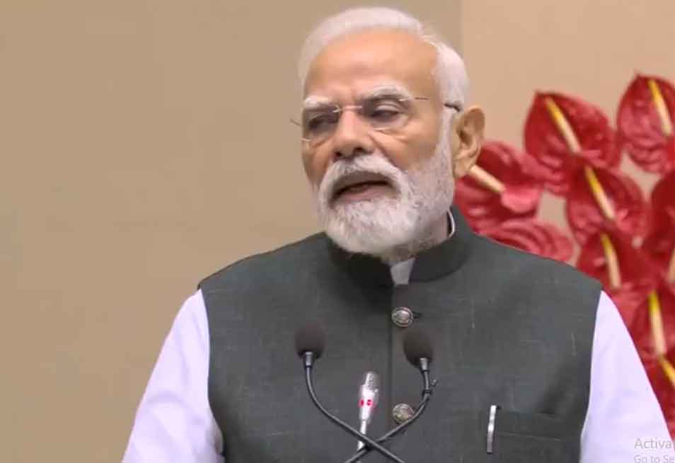 पीएम मोदी ने  युवाओं को 62,000 करोड़ की सौगात दी,  बिहार के  5 लाख स्नातकों को दो वर्षों तक 1,000 रुपये मासिक भत्ते की घोषणा की