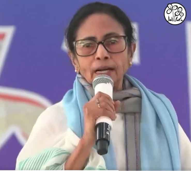 ममता SIR  को लेकर  EC और मोदी सरकार पर बरसी, बांग्ला बोलने वालों को जबरन बांग्लादेशी करार दिया जा रहा है