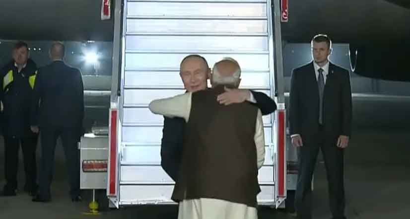 रूस के राष्ट्रपति व्लादिमीर पुतिन भारत पहुंचे, पालम एयरपोर्ट पर पीएम मोदी ने गर्मजोशी से स्वागत किया