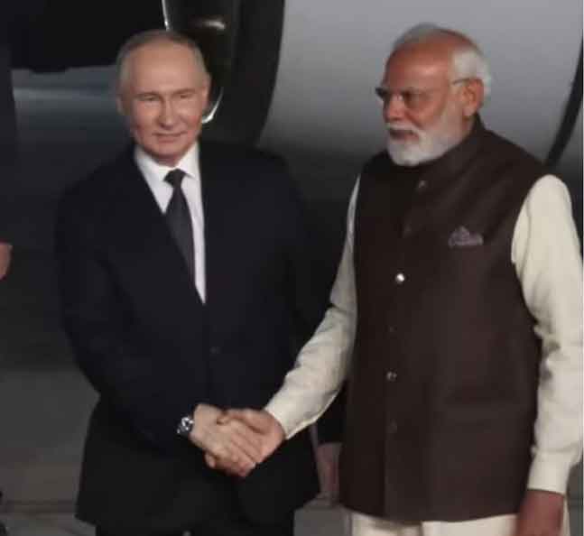 प्रधानमंत्री आवास पहुंचे मोदी और पुतिन, रॉयल डिनर में शामिल होंगे, क्रेमलिन को भनक नहीं थी, पीएम एयरपोर्ट आयेंगे