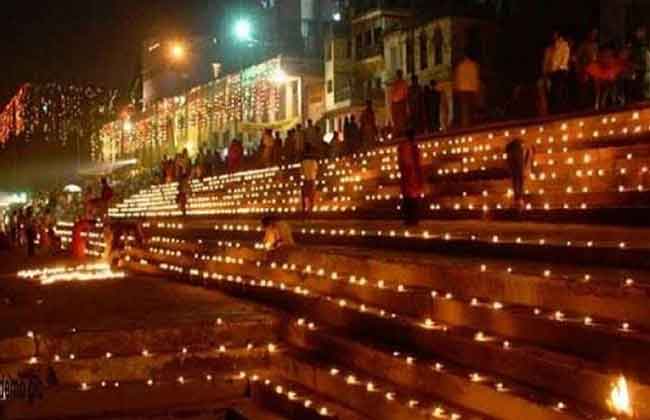 देव दीपावली पर योगी ने दीप प्रज्वलित कर कार्यक्रम का शुभारंभ किया, काशी लाखों दीयों से जगमगायी