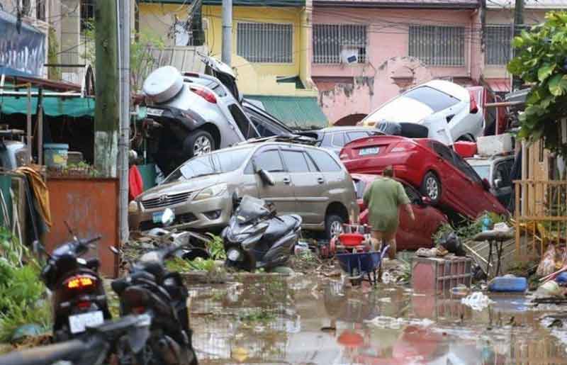 फिलीपींस में 200 किमी/घंटा की रफ्तार से टकराया तूफान कालमेगी,241 की मौत, हजारों बेघर, आपातकाल लागू