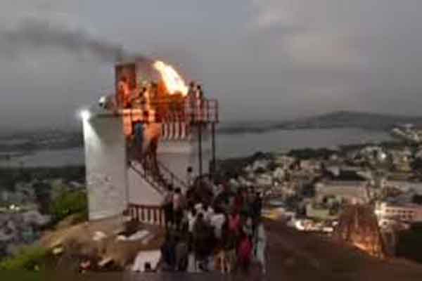 सिंगल बेंच के कार्तिकेय दीपम जलाने के आदेश पर मद्रास हाईकोर्ट की मुहर, स्टालिन सरकार राजनीति न करे...