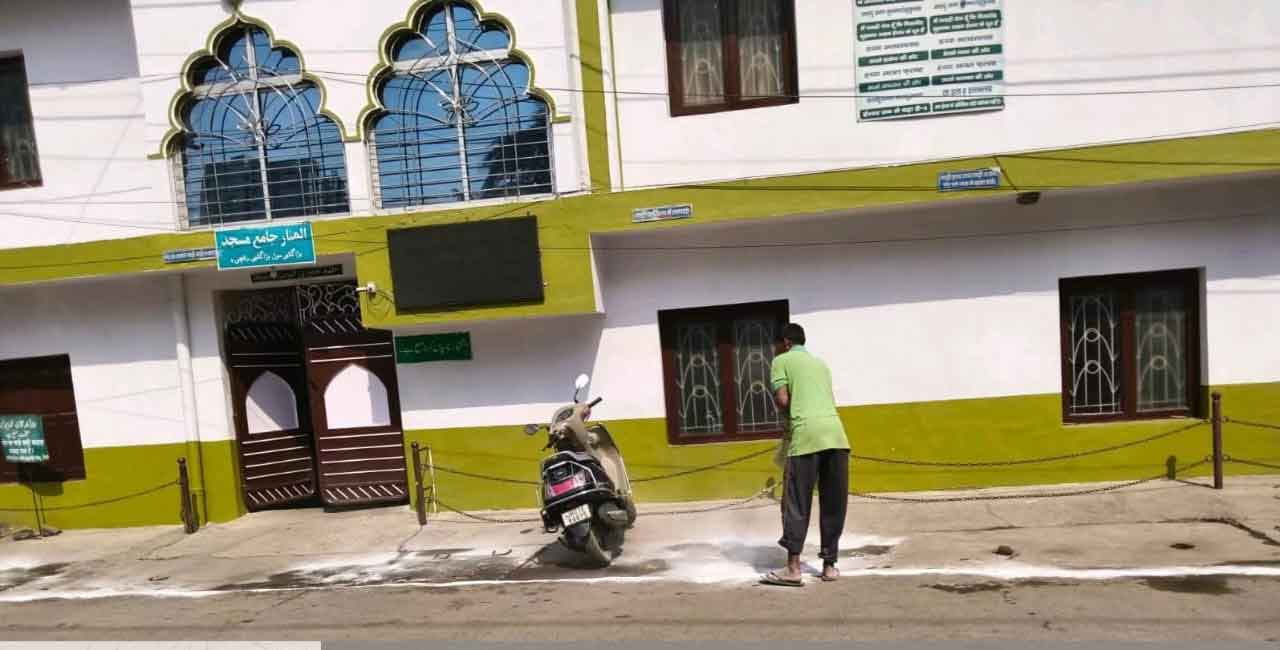 बकरीद को लेकर निगम ने चलाया मस्जिदों, ईदगाहों,इमामबाड़ों के आसपास विशेष सफाई अभियान