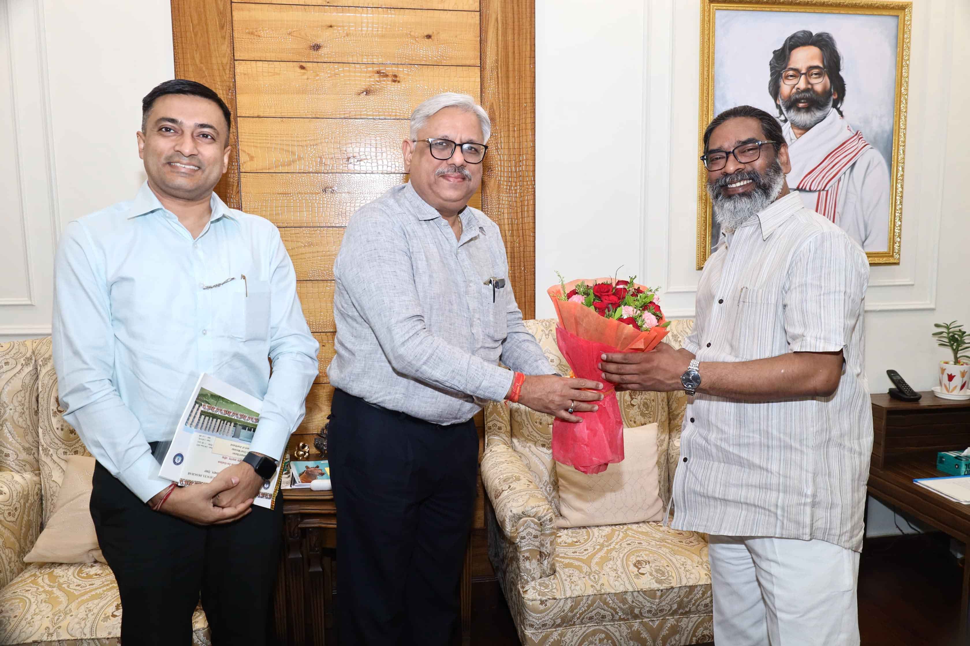 मुख्यमंत्री से मिले देवघर एम्स के निदेशक और जैक अध्यक्ष नटवा हंसदा