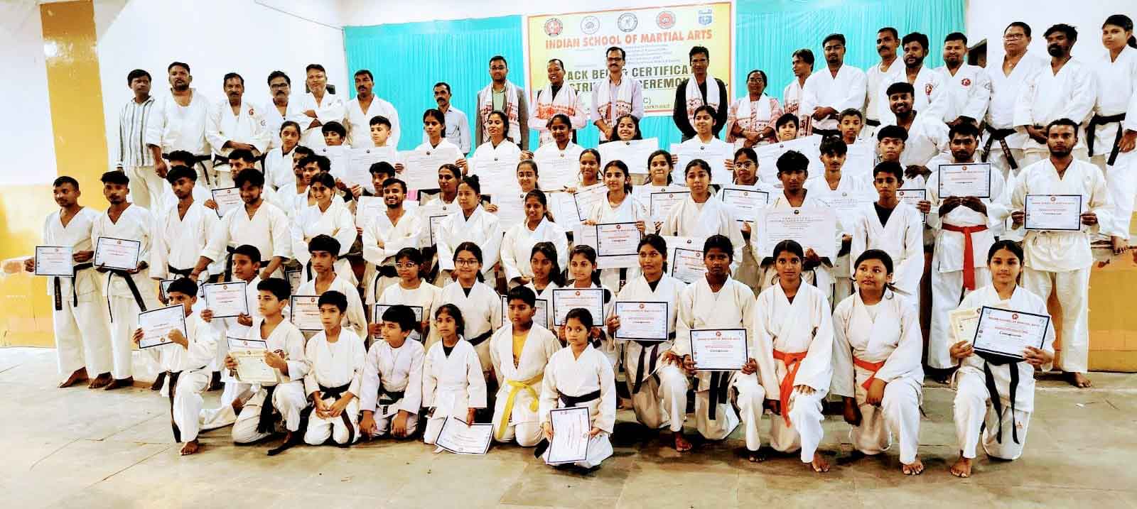 रांची में कराटे कैंप का आयोजन, ब्लैक बेल्ट पाने वाले  बच्चे  हुए सम्मानित