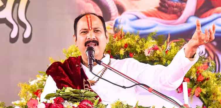 शिवपुराण कथा वाचक प्रदीप मिश्रा के कुबेरेश्वर धाम में भगदड़, दो महिलाओं की मौत