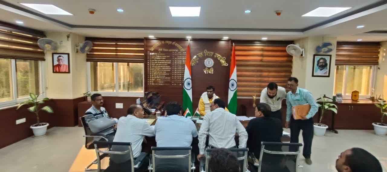दुर्गापूजा से पहले फ्लाईओवर और सड़कों के मरम्मत कार्य में तेजी लायें, उपायुक्त का निर्देश
