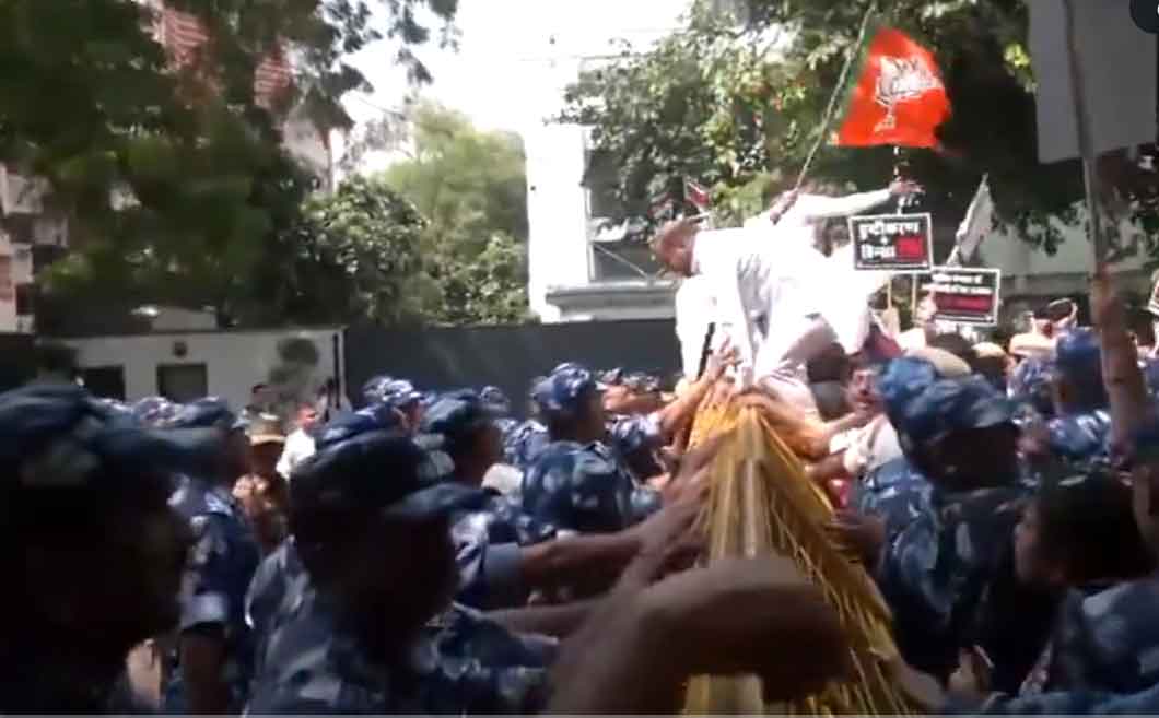 भाजपा सांसद खगेन मुर्मू और विधायक शंकर घोष  पर हमले के विरोध में कोलकाता और दिल्ली में प्रदर्शन