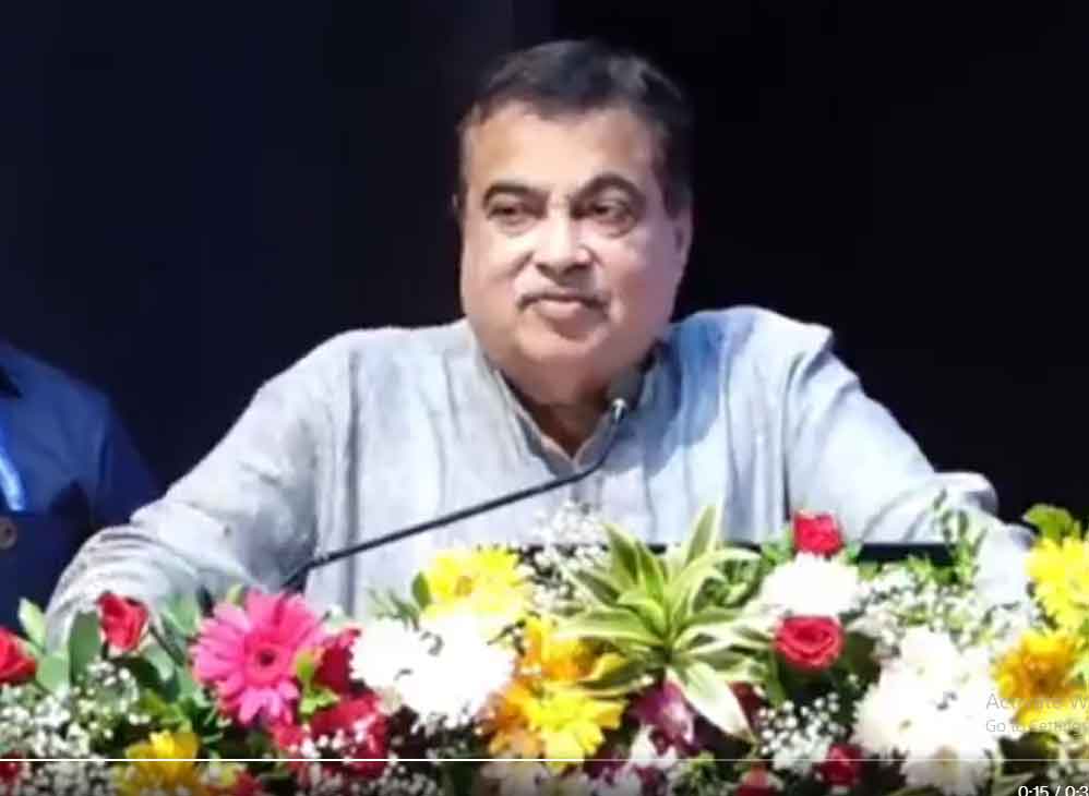 देश में गरीबी बढ़ रही है, कुछ अमीर लोगों के हाथों में धन जा रहा है...यह  नितिन  गडकरी ने कहा