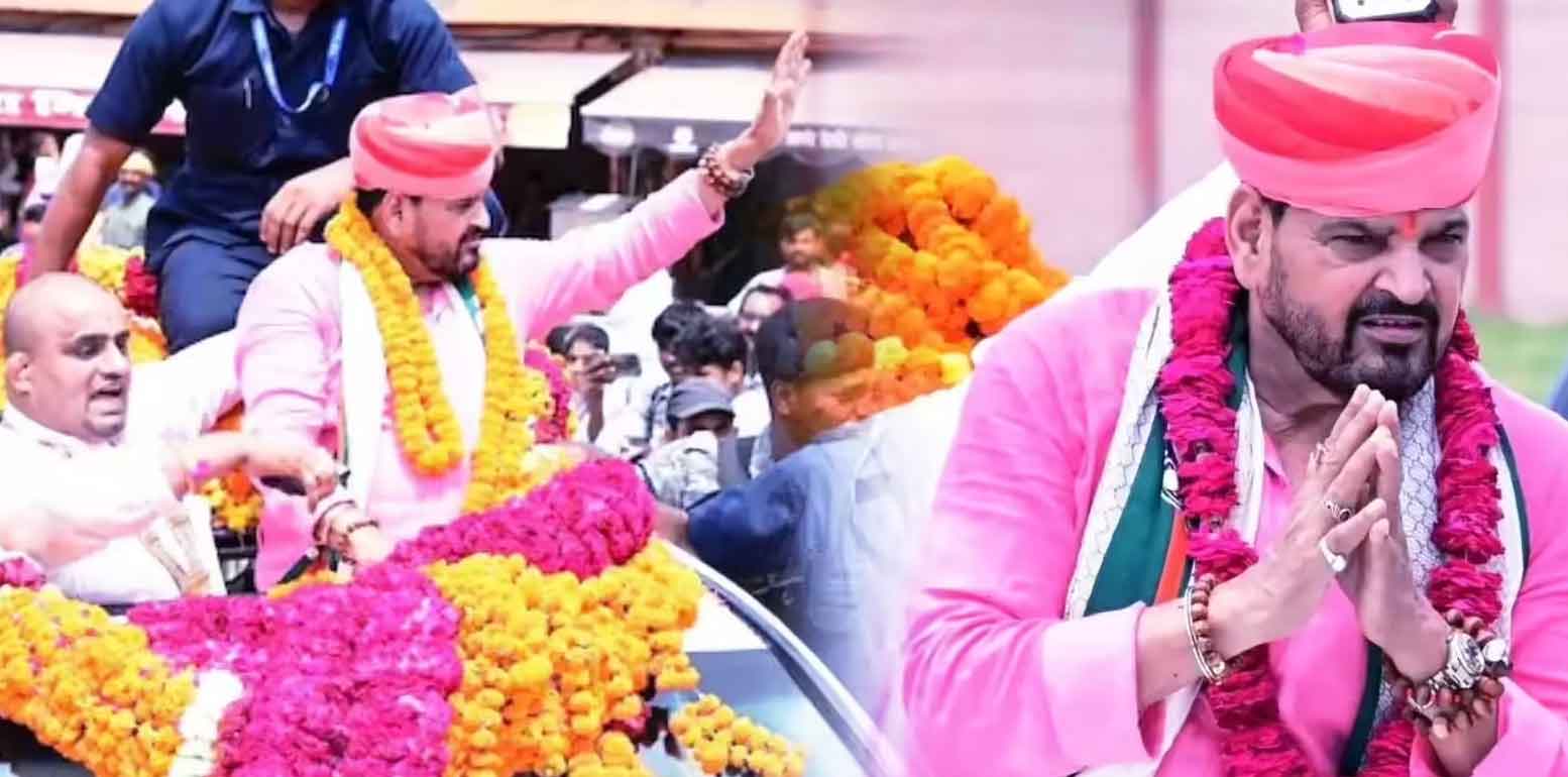 बृजभूषण सिंह के जन्मदिन पर राष्ट्र कथा का आयोजन, 100 वाहनों के काफिले के साथ  मंच पर पहुंचे