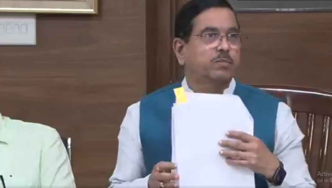 केंद्रीय मंत्री  प्रह्लाद जोशी ने कहा,  राहुल गांधी बिना किसी आधार के चुनाव आयोग पर आरोप लगा रहे