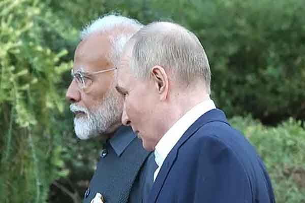 प्रधानमंत्री मोदी ने रूसी राष्ट्रपति व्लादिमीर पुतिन से टेलीफोन पर बात की