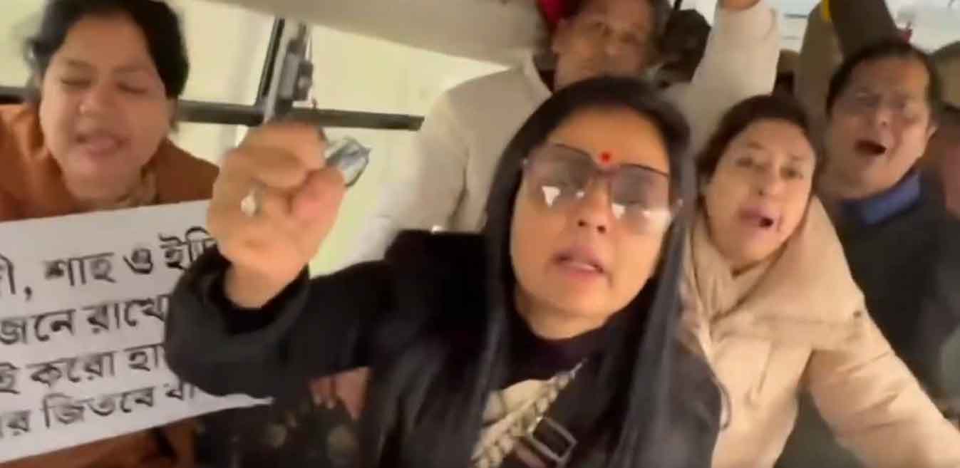 I-PAC  कार्यालय में  ED की रेड के विरोध में अमित शाह के आवास के बाहर टीएमसी सांसदों का प्रदर्शन, हिरासत में लिये गये