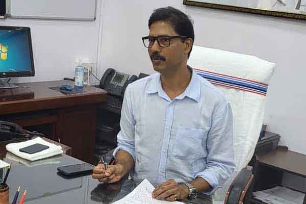 बरसात में क्षतिग्रत वृक्षों एवं डालियों को तुरंत हटायें, सूखे पौधों को रिप्लेस किया जायेः नगर विकास सचिव