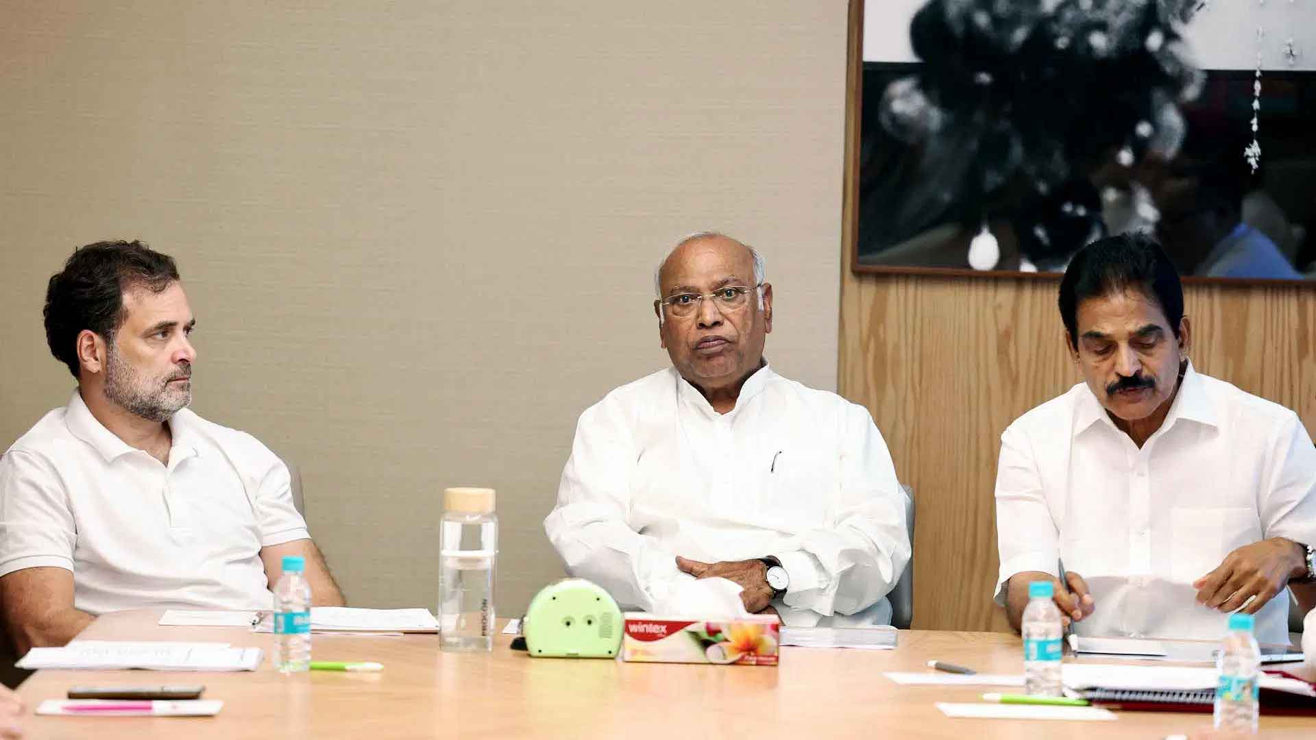 वोट चोरी के खिलाफ राहुल गांधी के अभियान को देश भर में ले जायेगी कांग्रेस, सोमवार को मीटिंग