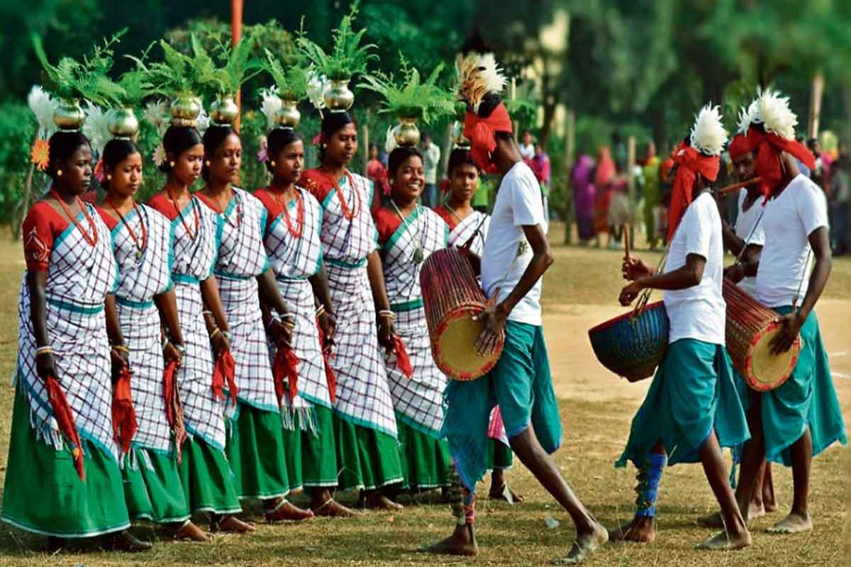 आदिवासी समाज ने ही मानवजाति को प्रकृति के साथ सांमजस्य बनाकर खुशहाल जीवन जीने का मार्ग दिखायाः सीएम