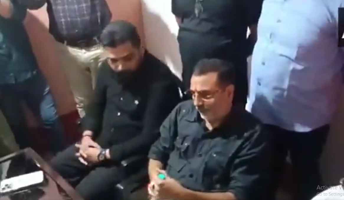 बाबा मंदिर पूजा विवाद, सांसद निशिकांत दुबे सरेंडर करने थाना पहुंचे, गिरफ्तारी नहीं होने पर लौटे