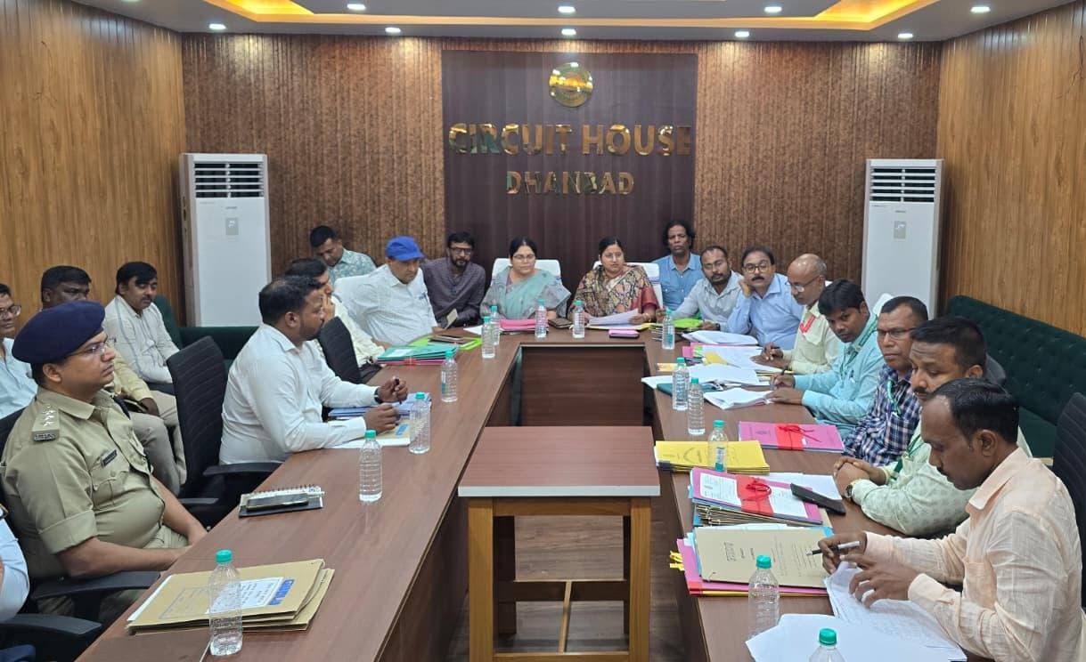 धनबादः विधानसभा की समिति ने की विभागों की समीक्षा, विकास कार्यों में तेजी लाने के दिए निर्देश