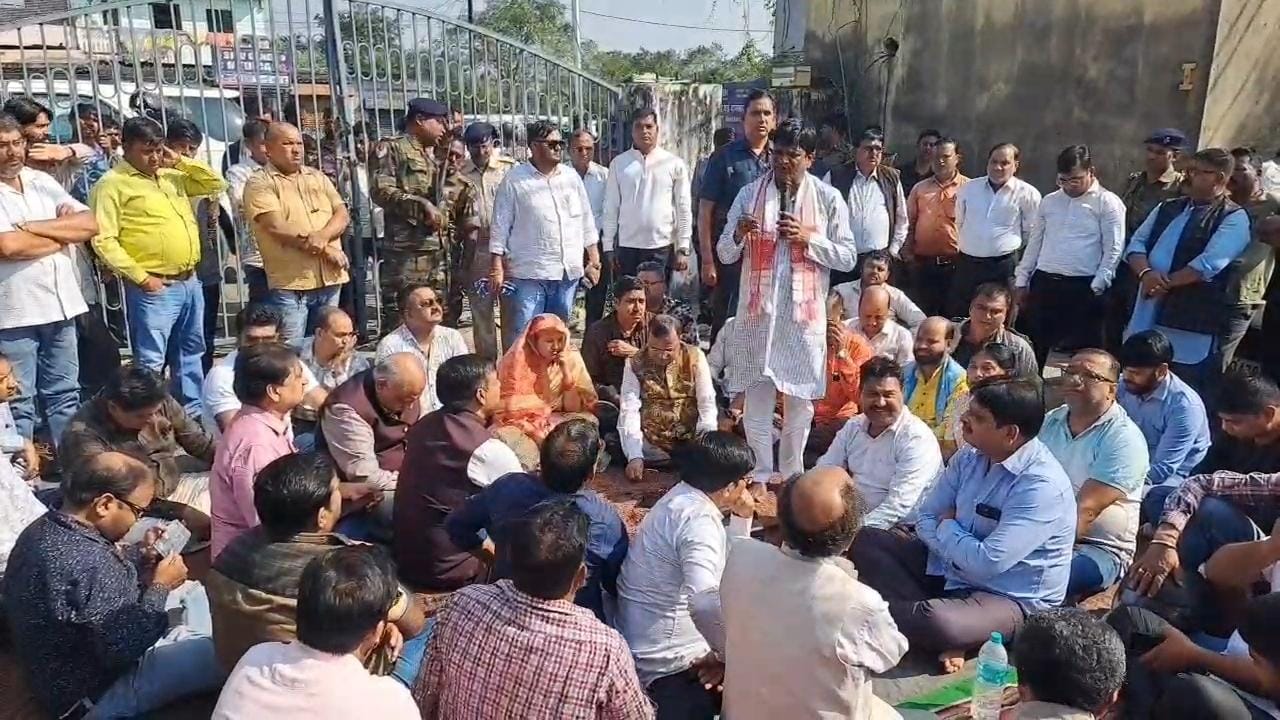 धनबादः बरवाअड्डा में व्यापारी से लूट के विरोध में बंद रहा कृषि बाजार