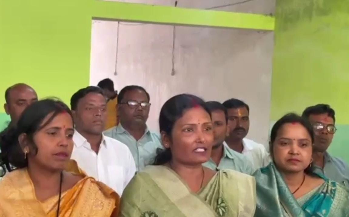 धनबादः विकास की राशि नहीं मिलने से मुखिया संघ में आक्रोश, सामूहिक इस्तीफे की चेतावनी