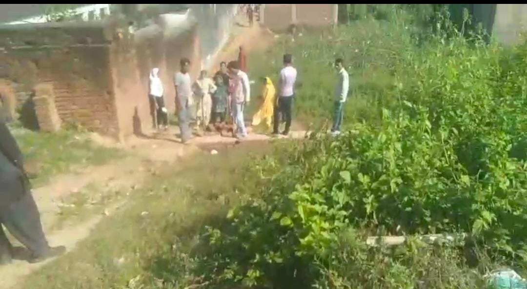 देवघरः रास्ते की जमीन को लेकर विवाद, महिला सीओ से ने लगाई न्याय की गुहार